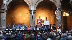 Palio di Siena, com'è nata la presentazione del drappellone: la prima volta fu nel luglio 1981