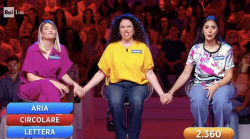 Reazione a catena, le Trerapiste non indovinano la parola e perdono 2.360 euro. Sui social partono i commenti: "Continuando così, usciranno presto dal gioco"