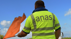 Si ribalta un mezzo pesante, traffico bloccato a San Lorenzo a Merse