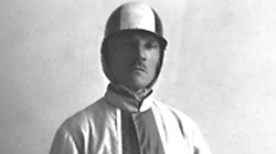 Il Palio di Siena di 100 anni fa: polemiche, cadute, alla fine il trionfo del Valdimontone con Picino di fronte a Re Vittorio Emanuele III
