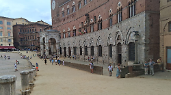 Palio di Siena, l'estrazione si terrà con il tufo in Piazza del Campo