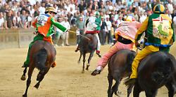 Palio di Siena, verso l'Assunta: le strategie di fantini e contrade, tra conferme, ipotesi di debutti e rientri prestigiosi