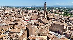 Siena, turista lava il cane nella Fontanina della Tartuca