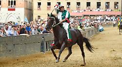 Palio di Siena, parla Giovanni Atzeni: "Voglio vincere anche ad agosto. Diodoro sta bene e può correre pure per l'Assunta"