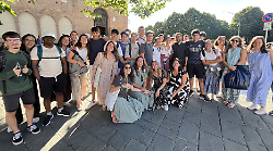Giubileo giovani, a Siena più di duemila ragazzi e ragazze da ogni angolo del mondo. "Un’esperienza unica"