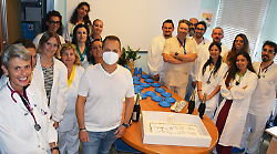 Festeggia con i medici dell'ospedale i nove anni dal trapianto di polmone che gli ha salvato la vita: la storia di Tommaso