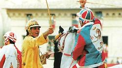 Palio di Siena. Aceto e Legno fanno rivivere lo storico duello del luglio 1992