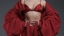 Annalisa e il rosso, come la pop star ha trasformato un colore nel suo marchio di fabbrica