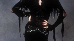 La vecchia Morticia  Addams Anjelica Houston e le "torture "sul set per entrare nel personaggio