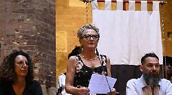 Palio di Siena, svelato il Drappellone. Il sindaco Fabio entusiasta: “Sono anche io senese, è uscita la mia umanità". Prefetto Romeo: "“Atmosfera unica, contrade sono una comunità ineguagliabile"