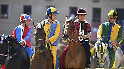 Palio di Siena, spunto importante del Bruco, che va a vincere la quarta prova