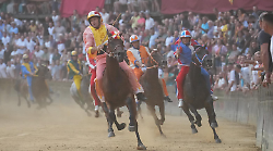 Palio di Siena, trionfa il Valdimontone: Gingillo su Anda e Bola primo al bandierino dopo una Carriera dominata