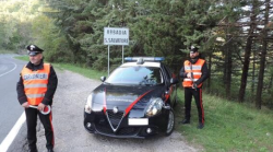 Abbadia San Salvatore, la festa finisce in rissa: giovani aggrediti e tende bruciate, la bravata rischia di trasformarsi in tragedia