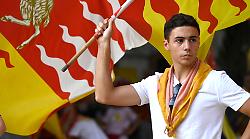 Palio di Siena, il popolo del Valdimontone festeggia il suo trionfo: le foto
