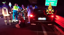 Frontale nella notte sulla Siena-Firenze: maxi incidente coinvolge sette persone, tra i feriti anche dei bambini. Code e disagi, cosa è successo