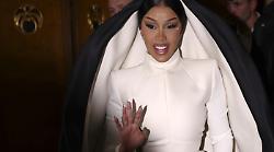 Cardi B, bufera per un commento sul suo merchandising: "Non chiamatemi grassofobica"