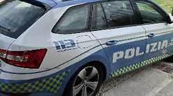 Precipita dal guardrail per sette metri sull'Autopalio, salvato dalla Polizia Stradale