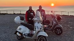Dall'Amiata a Capo Nord in Vespa: l'incredibile avventura di Alberto Lorenzoni e Paolo Tondi