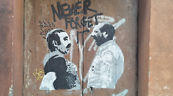 Un'opera di street art per ricordare due leggendari contradaioli del Bruco