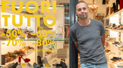 Via Montanini perde un altro pezzo, chiude Zeta Shoes. Il titolare: "Costi troppo alti e in città girano meno persone di un tempo”