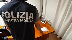 Siena, utilizzavano un bar per spacciare cocaina: la Polizia smantella un'organizzazione a gestione familiare
