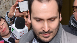 Delitto di Garlasco, l'indagine prosegue serrata. Lo scoop di Rita Cavallaro: "Perquisizione in casa Sempio, spunta un pc introvabile e un memoriale sullo scandalo hot al Santuario". Emergono importanti elementi: la situazione