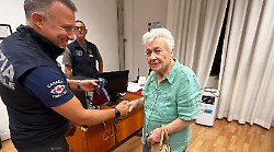 In fuga dopo aver sfilato con l'inganno gioielli da 15mila euro a un'anziana, due truffatori messi in manette dalla Polizia