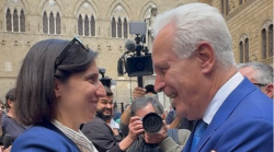 Siena, Elly Schlein lancia la corsa di Giani. Il presidente: "Senza la battaglia su Mps saremmo tutti Unicredit"
