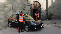 E' agli arresti domiciliari per maltrattamenti in famiglia ma evade per passeggiare in paese: arrestato 40enne