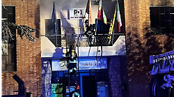 Incendio avvolge nella notte la Casa del Popolo di Abbadia di Montepulciano: l'amarezza del sindaco