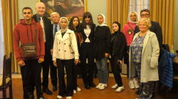 Siena, il ministro Bernini accoglie gli studenti di Gaza all'Università ma scatta la contestazione degli attivisti Pro Pal