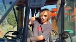 Gianna Nannini dai grandi palchi dei concerti al trattore della Certosa di Belriguardo per la raccolta delle olive