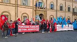 Lavoratori dei servizi ambientali in sciopero, in 250 scendono in piazza. "Salari adeguati all'inflazione e più sicurezza"