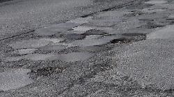 Massacrati dalle buche, l&rsquo;affondo della Lega: &ldquo;Serve un programma vero degli interventi&rdquo;