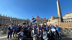 Da San Quirico d'Orcia al Vaticano: il quartiere Canneti sbandiera per Papa Leone XIV