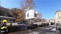 Siena si prepara ad accendersi: il Comune comincia a montare le luminarie - Il video