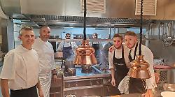 Viaggio nel gusto a Castel Monastero: Toscana e Costiera Amalfitana si incontrano in cucina grazie agli chef stellati Canella e Vanacore 