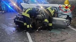 Scontro tra un'auto e un furgone che trasportava atlete: un 75enne con l'elisoccorso alle Scotte, sei ragazze ferite