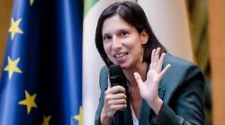 Il Pd riunito nella kermesse del correntone. Oggi arriva Elly Schlein