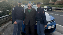 Esce di casa per andare a piedi all'ospedale, si perde sulla tangenziale: Polizia di Siena salva 75enne