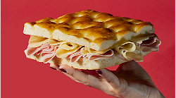 Il panino Camogli dell'Autogrill? L'inchiesta di Far West su Rai3: "Venduto a 8 euro, ne costa 1,66 euro: margine di profitto del 500%"