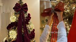 L’albero di Natale tra luci perfette, grappoli eleganti e maxi fiocchi scenografici. Ecco le tendenze del 2025