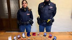 Siena, una 15enne tenta la truffa a un anziano: fermata e denunciata dalla Polizia