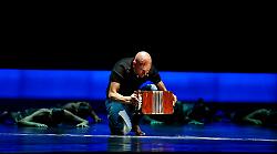 Teatri di Siena, i mille volti del nostro essere nello spettacolo “Lo Schiaccianoci”

