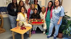 Un alberello all'uncinetto per ogni nuovo nato a Nottola: prezioso aiuto della Contrada della Torre