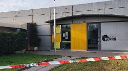 Furto con spaccata all'ufficio postale di Staggia: esplode il bancomat, il boato e la paura. Locali distrutti