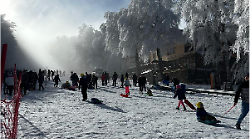 Il Monte Amiata si veste di neve, ottimismo degli operatori
