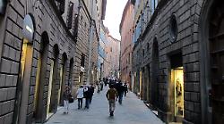 Una libreria a tempo per ridare un po' di vita a via Montanini