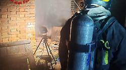 Va a fuoco un garage nella notte di Capodanno, lungo intervento per domare le fiamme