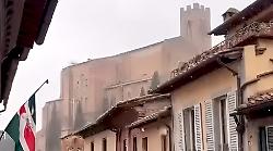 Fiocchi di neve nel centro storico di Siena - Il video